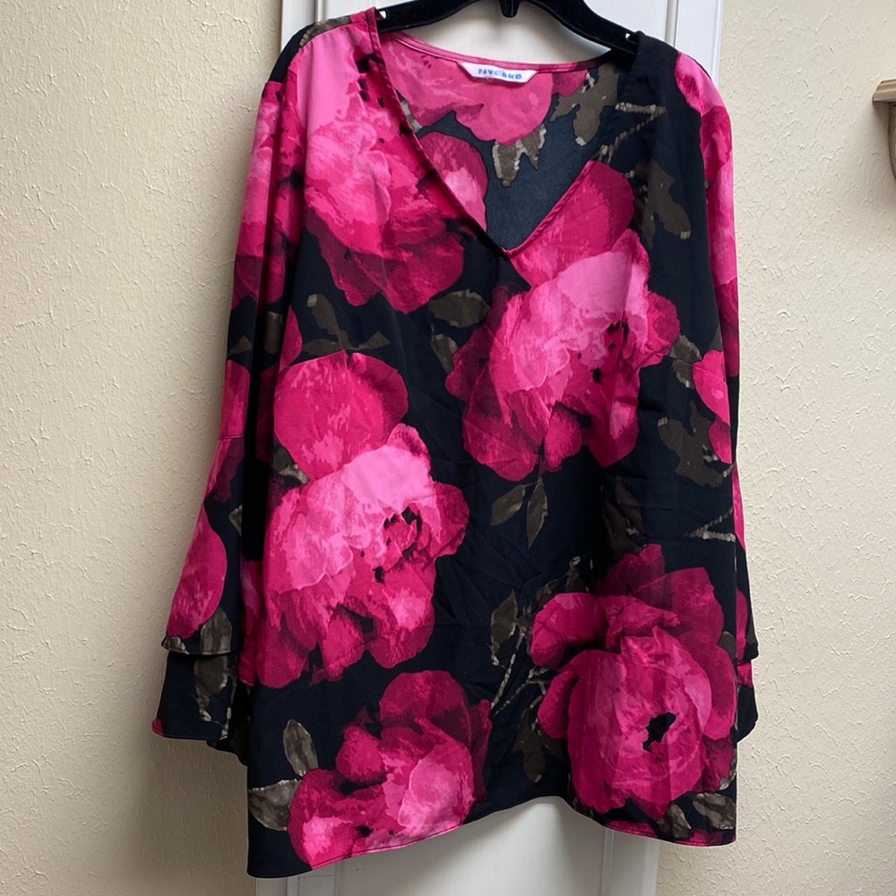 Floral bell sleeve blouse